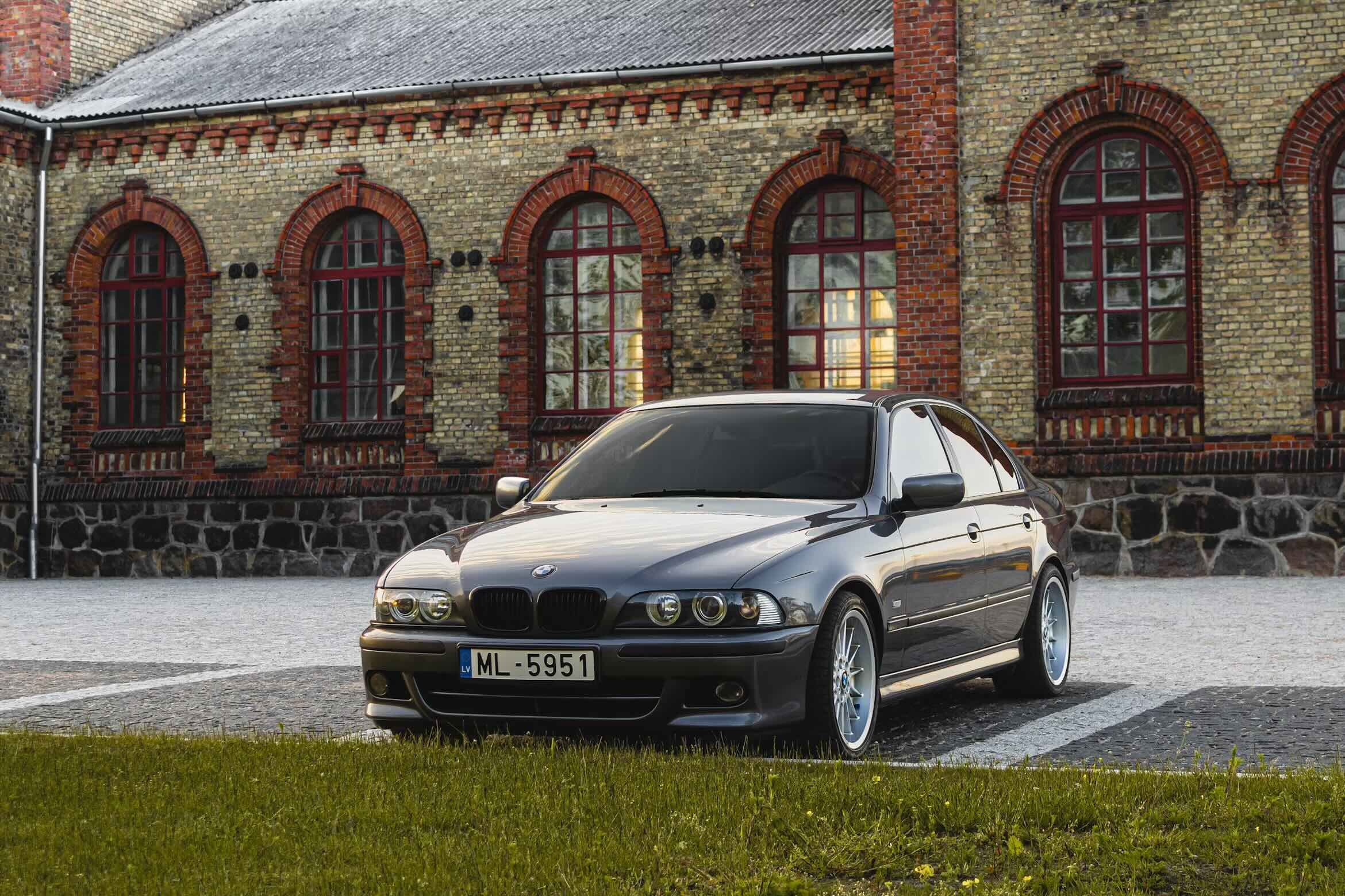 2002 BMW 525i